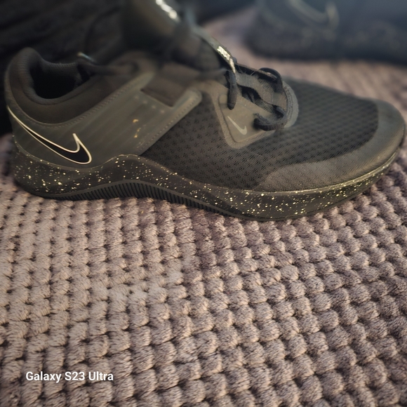 Nike Kids Black and Gray Sneakers - Picture 4 of 13